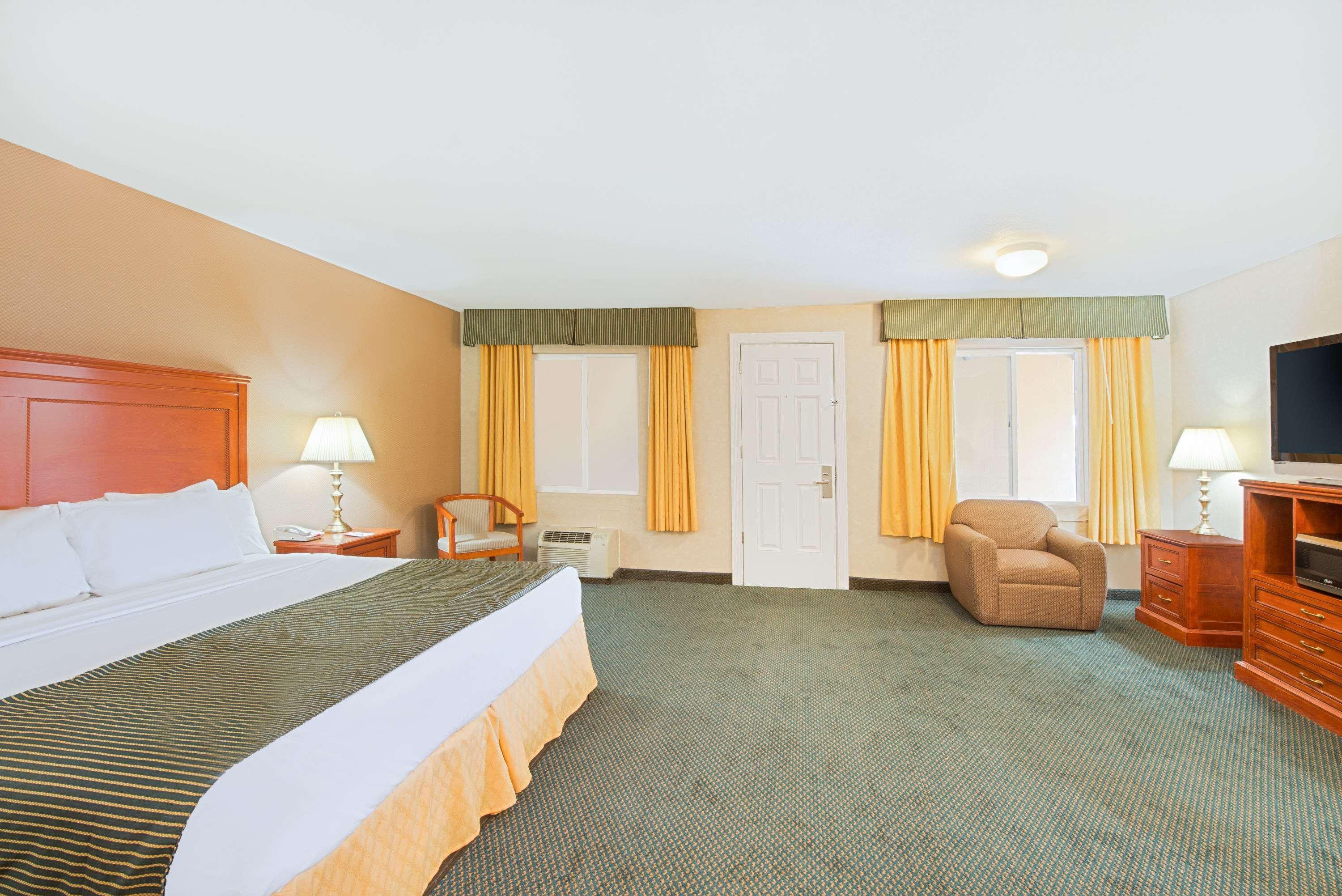 Ramada By Wyndham Flagstaff East Hotel Kültér fotó