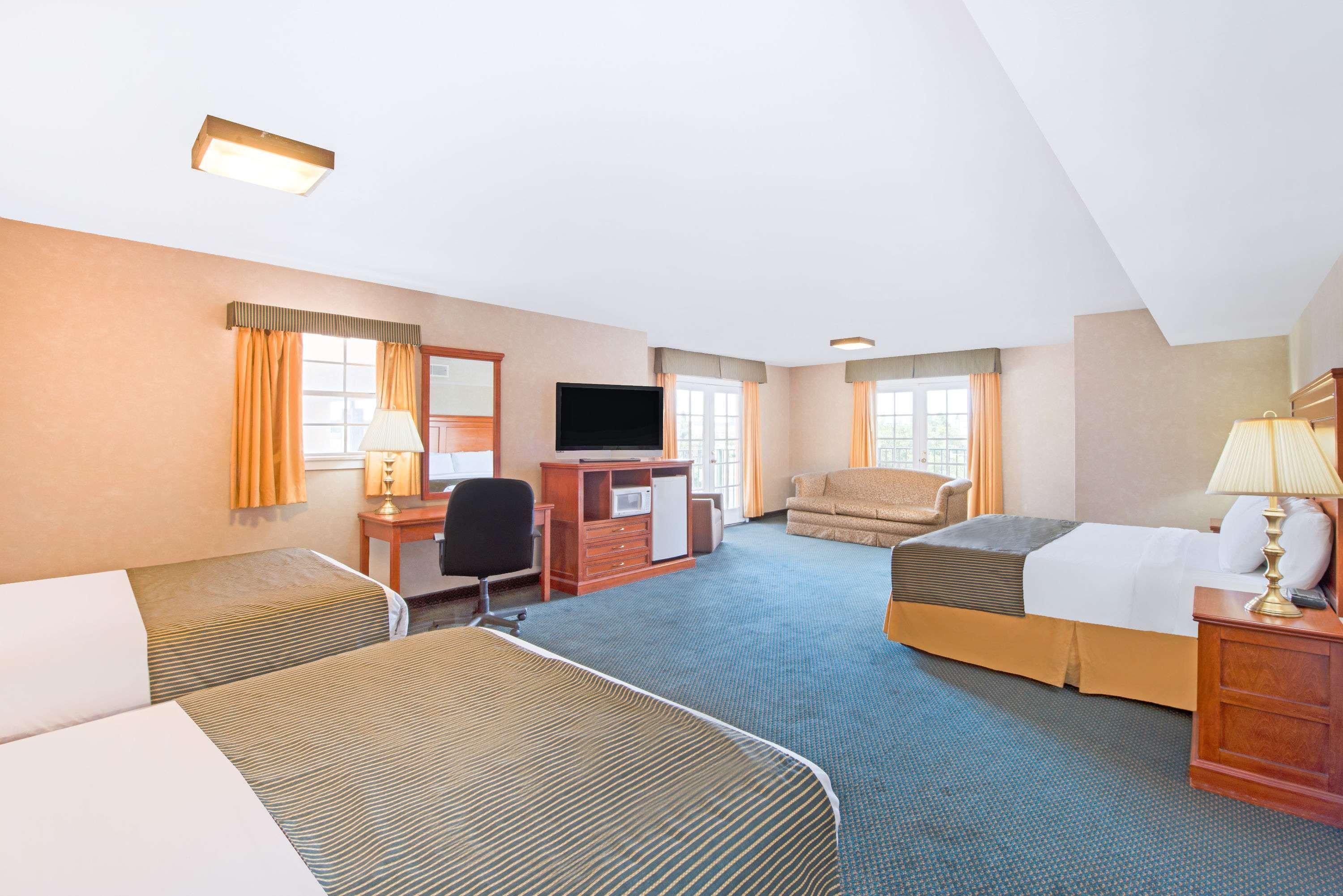 Ramada By Wyndham Flagstaff East Hotel Kültér fotó