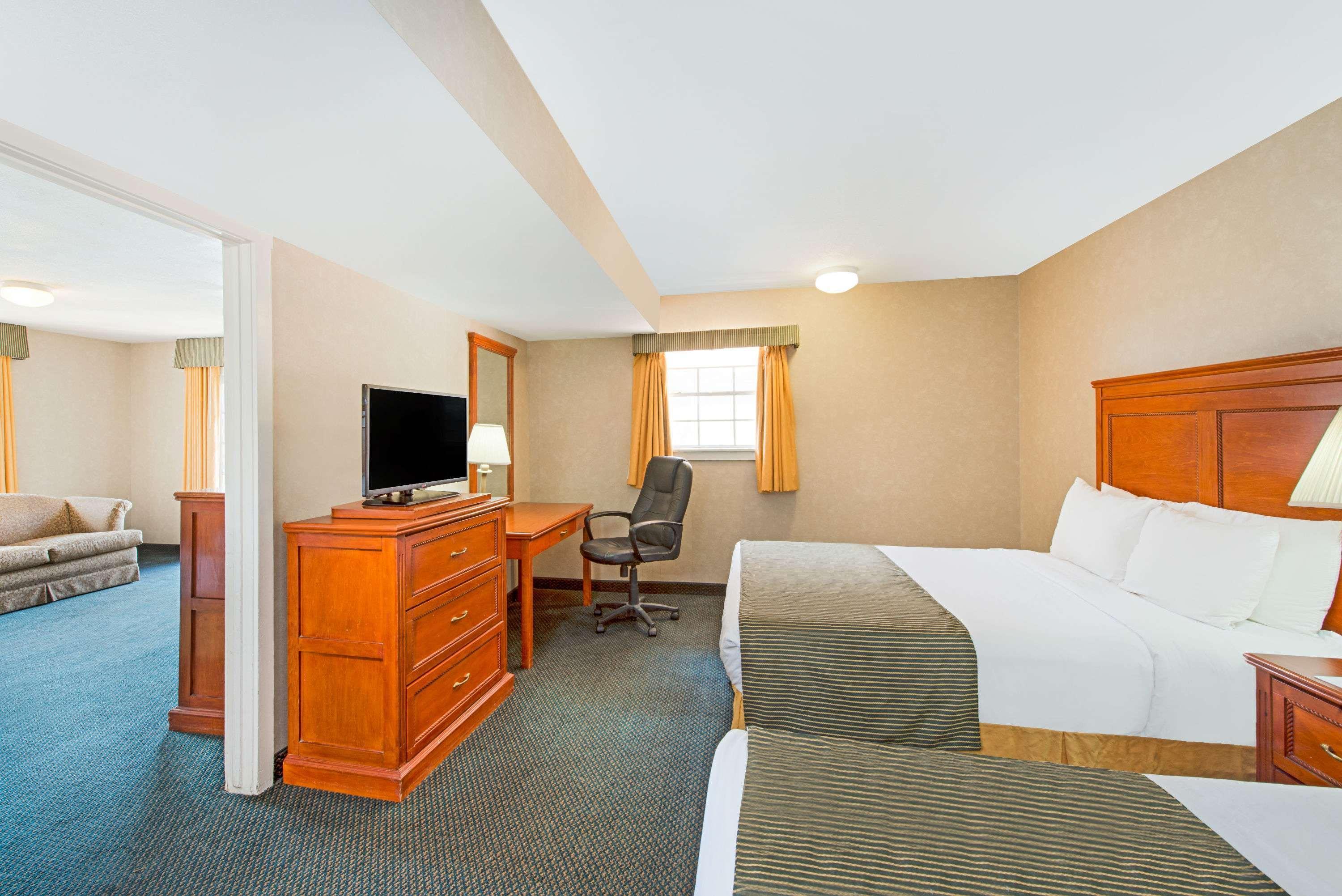 Ramada By Wyndham Flagstaff East Hotel Kültér fotó