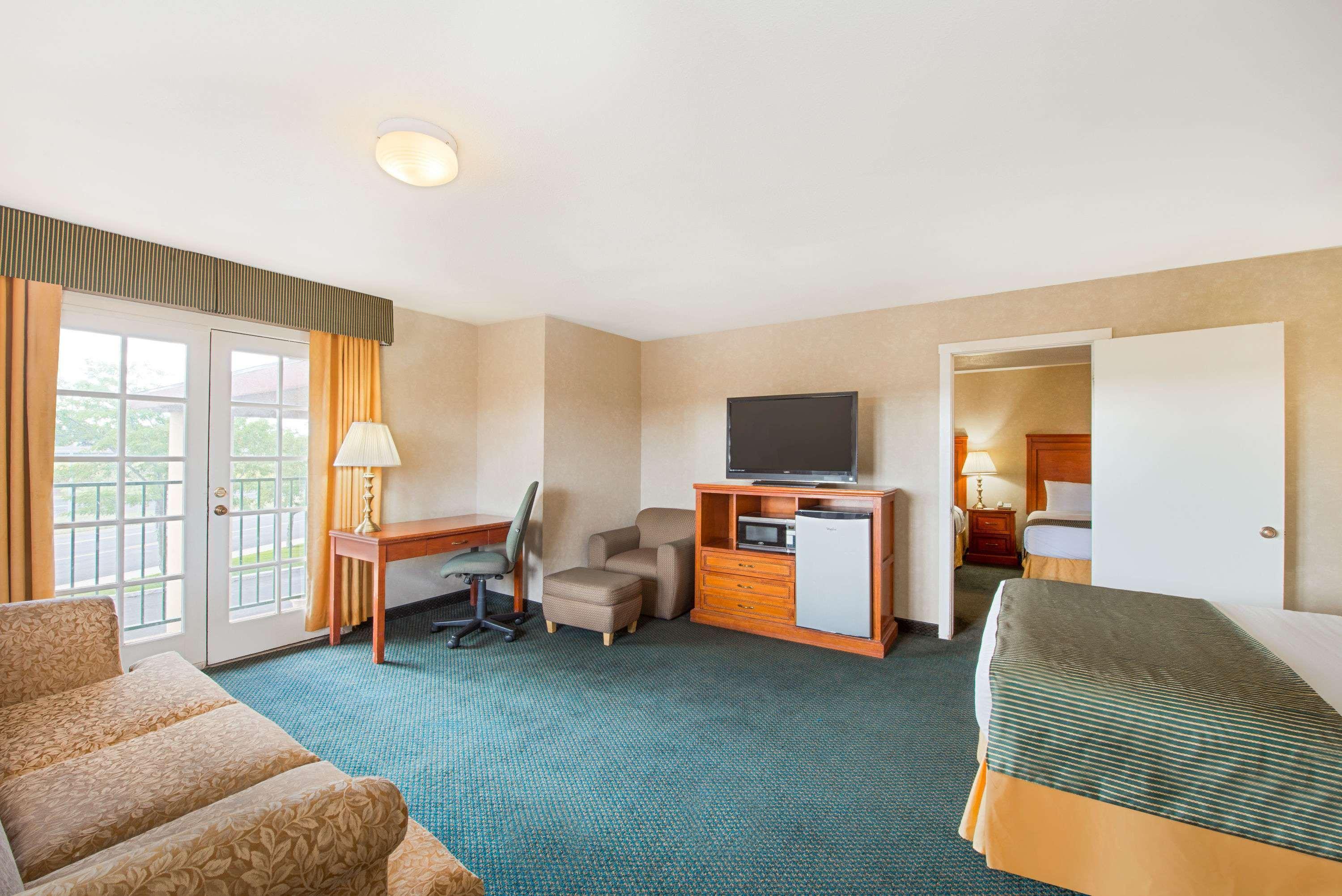 Ramada By Wyndham Flagstaff East Hotel Kültér fotó