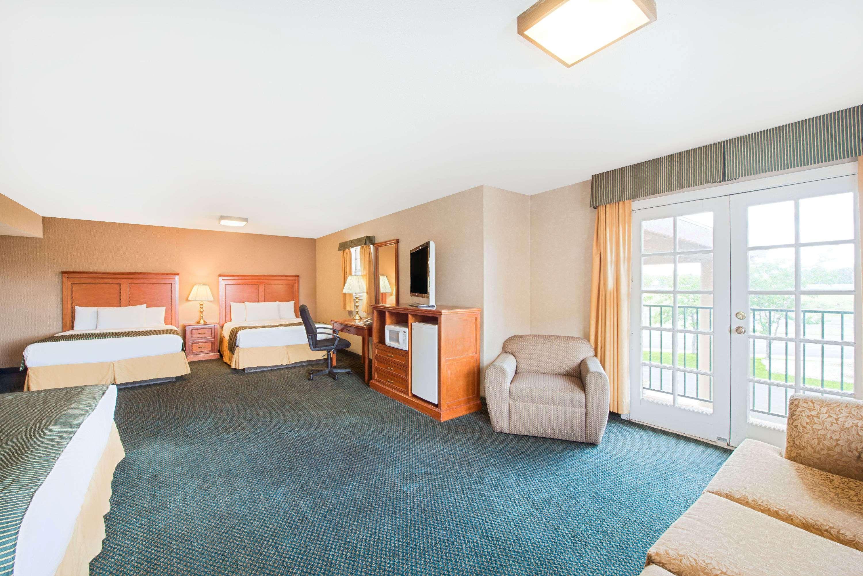 Ramada By Wyndham Flagstaff East Hotel Kültér fotó