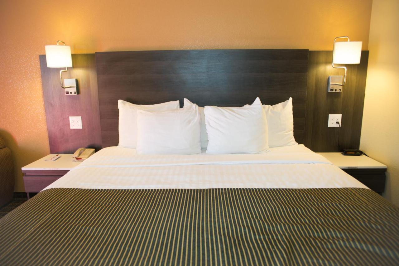 Ramada By Wyndham Flagstaff East Hotel Kültér fotó